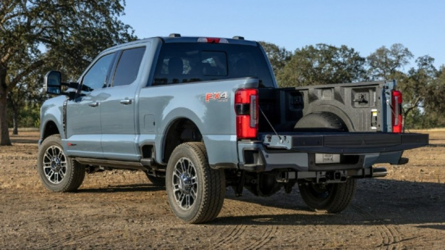 chevrolet, ford, silverado, super duty, trucks, ford finally catches up with chevy’s truck features – feel the irony