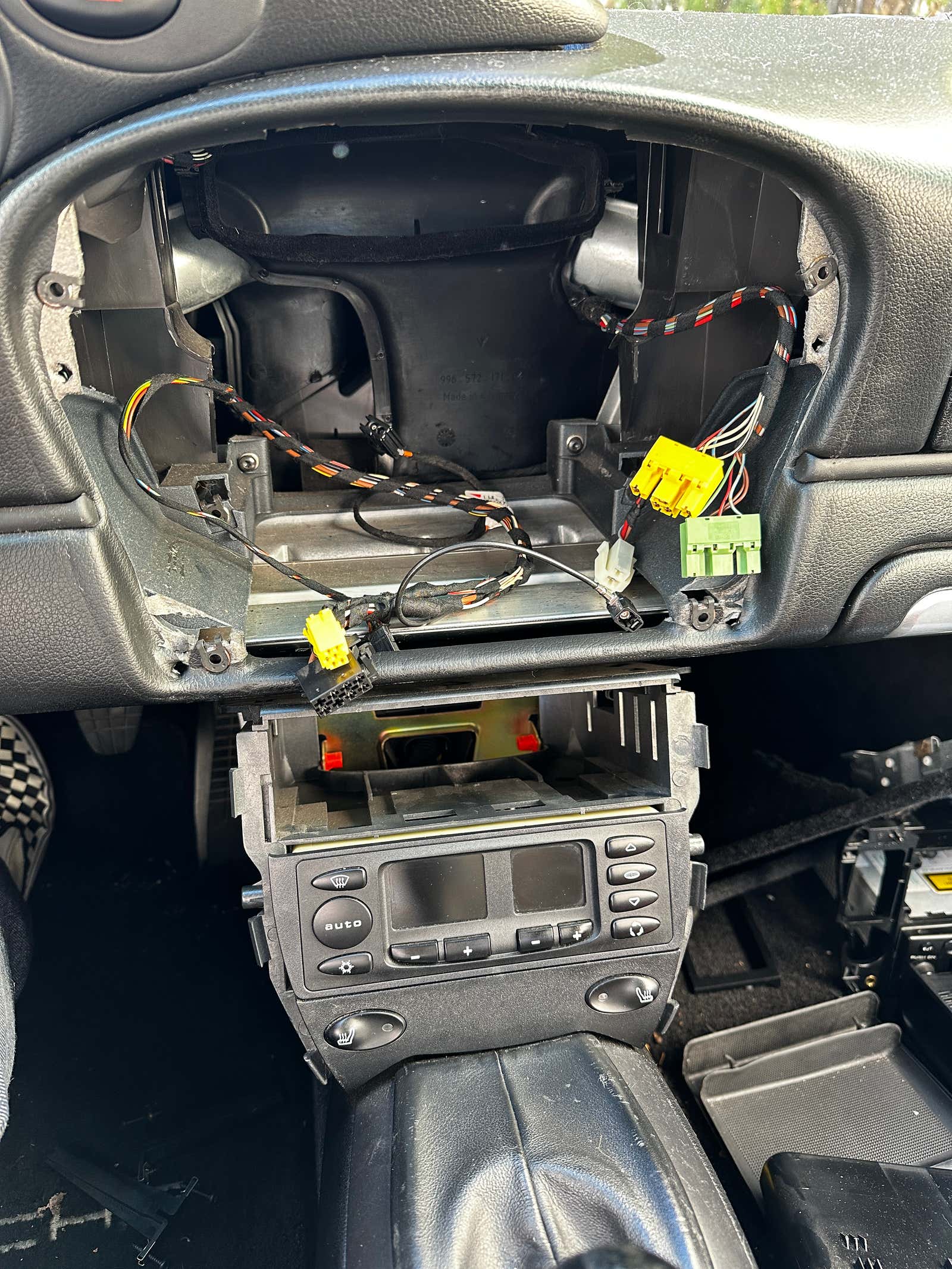 i added apple carplay to my 20-year-old porsche with factory parts