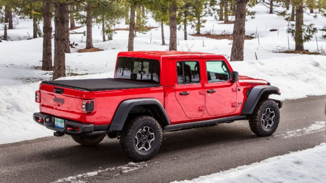 gladiator, jeep, how much worse is the jeep truck mpg than the wrangler?
