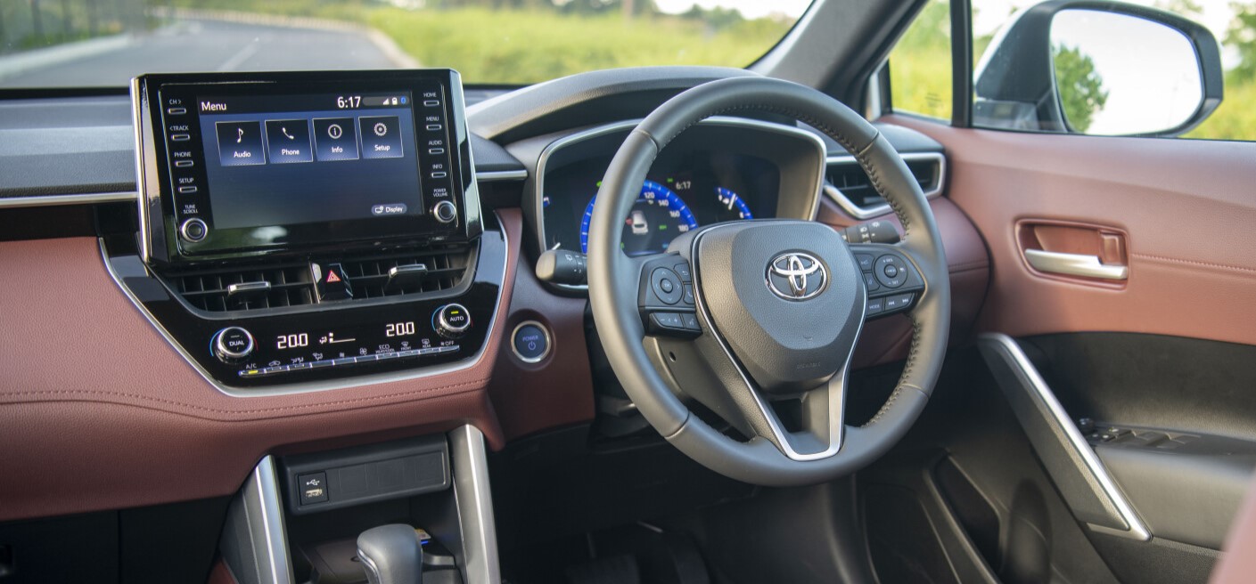 toyota, toyota corolla cross, updated entry-level toyota corolla cross – what you get for r380,000