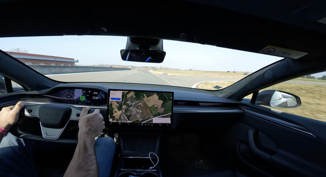 Tesla Model S Plaid with factory Carbon Ceramic Brakes Set is an absolute monster in track test