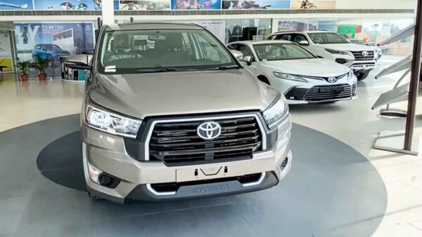 toyota innova crysta launch price rs 19.13 l – expensive than hycross p at
