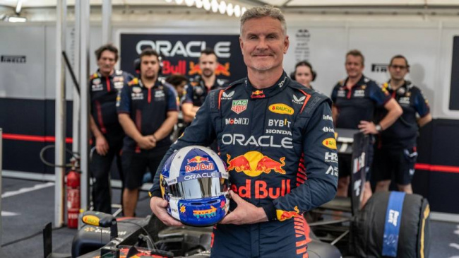 red bull, red bull racing, red bull f1, david coulthard, red bull rb7, red bull india, red bull f1 car, red bull showrun, , overdrive, red bull turn up the heat in mumbai with david coulthard behind the wheel of the rb7