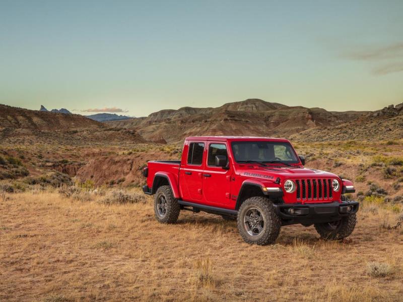 how to replace a headlight bulb on a jeep gladiator