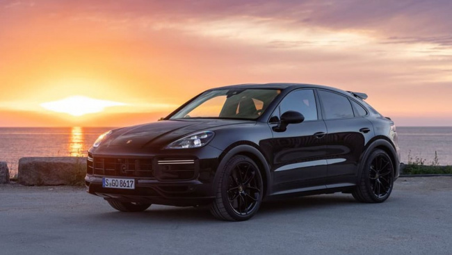 porsche cayenne, porsche cayenne 2023, porsche news, porsche suv range, electric cars, hybrid cars, electric, plug-in hybrid, family cars, sports cars, prestige & luxury cars, confirmed! 2026 porsche cayenne electric car to follow macan, before 718 sports car and new large suv go electric