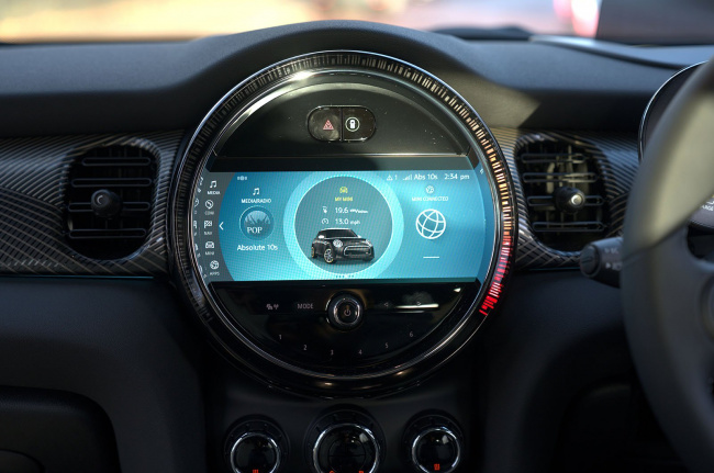 mini electric: your guide to its in-car tech