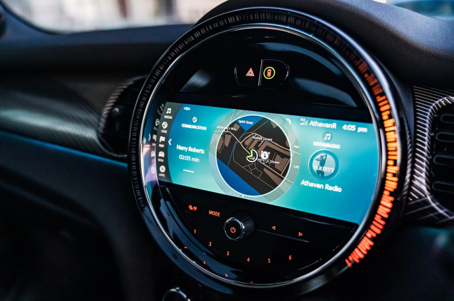 mini electric: your guide to its in-car tech