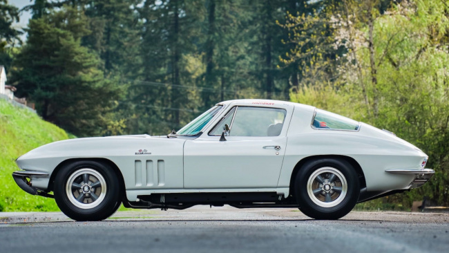 handpicked, sports, american, news, muscle, newsletter, classic, client, modern classic, europe, features, luxury, trucks, celebrity, off-road, exotic, asian, italian, rare 1966 427/435 big tank corvette with a m-22 4-speed selling at mecum glendale
