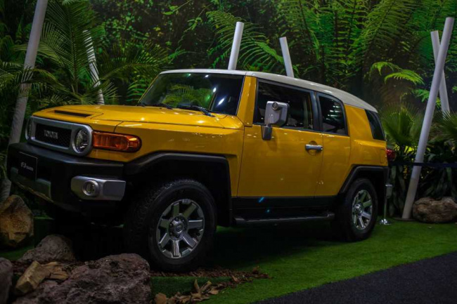 fj cruiser, small midsize and large suv models, toyota, why the toyota fj cruiser is an excellent used suv 
