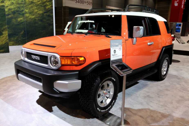 fj cruiser, small midsize and large suv models, toyota, why the toyota fj cruiser is an excellent used suv 