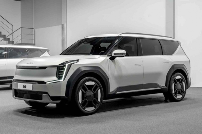 electric car news and features, industry news, 2023 kia ev9 electric suv previewed