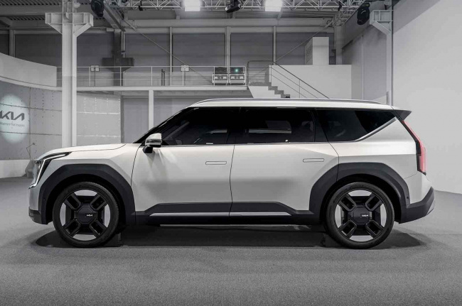 electric car news and features, industry news, 2023 kia ev9 electric suv previewed