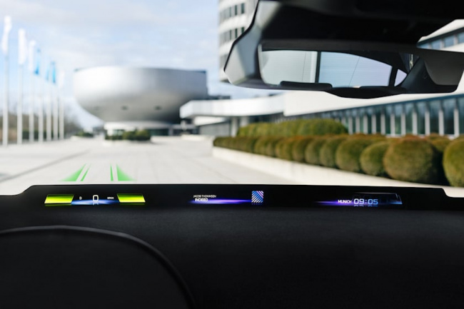 video, technology, industry news, new bmw head-up display will span the entire width of the windscreen