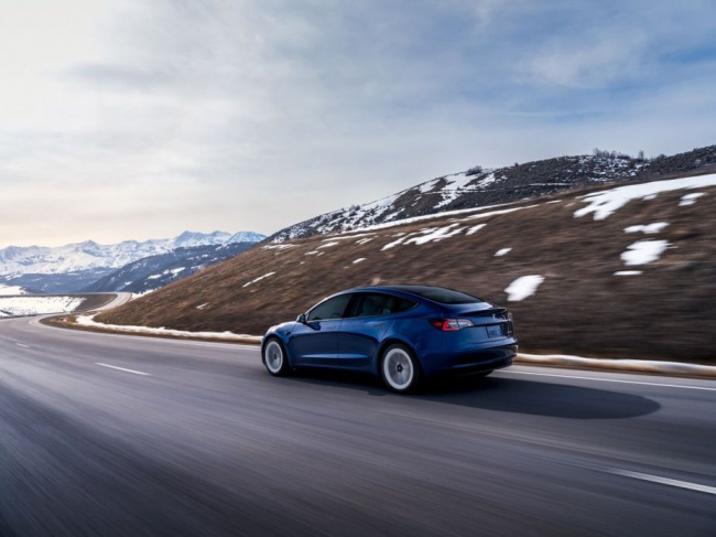 model s, tesla, driving faster can increase ev range in cold weather