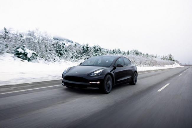 model s, tesla, driving faster can increase ev range in cold weather