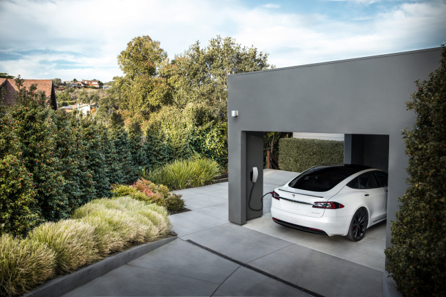 Tesla adds ‘Charge on Excess Solar’ function in app to get clean range at home