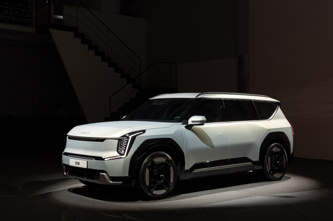 kia reveals full images of its ev9 flagship suv ahead of its global premiere