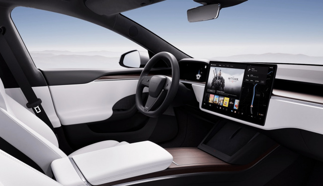 Tesla Model S and Model X round steering wheel retrofit now available for purchase