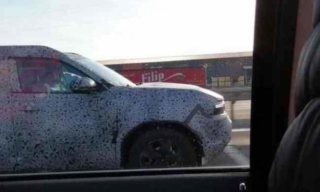 , renault duster spotted testing abroad