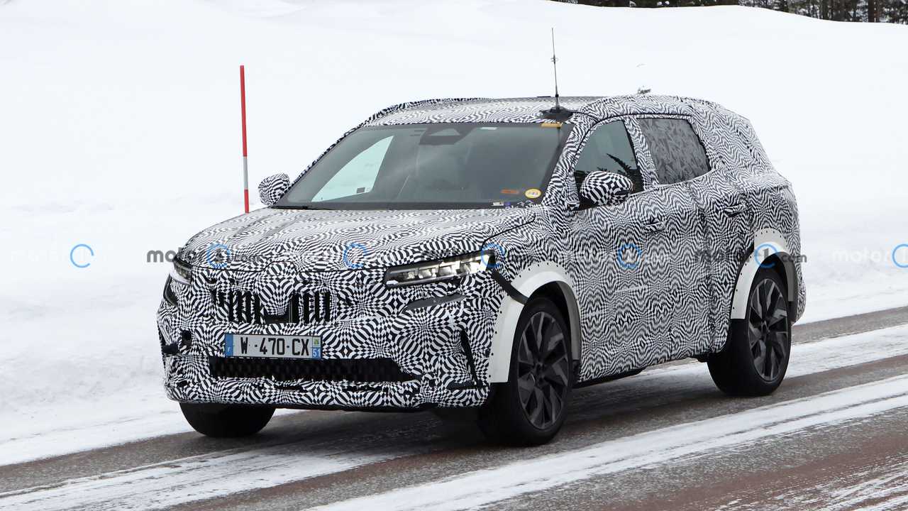 renault espace spied looking weird with extended wheel arches