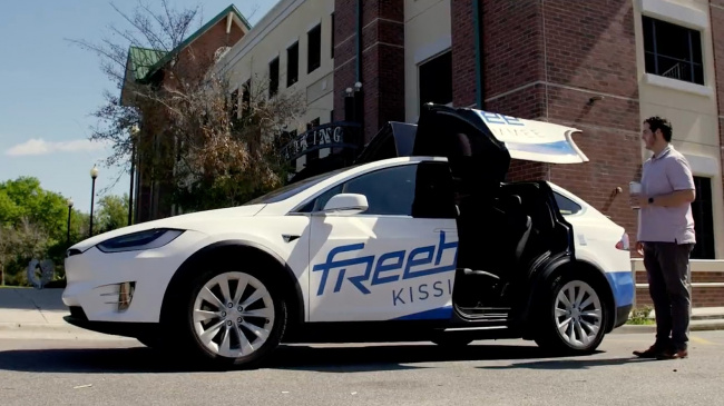 Tesla shuttles offer free, sustainable rides to this Florida city