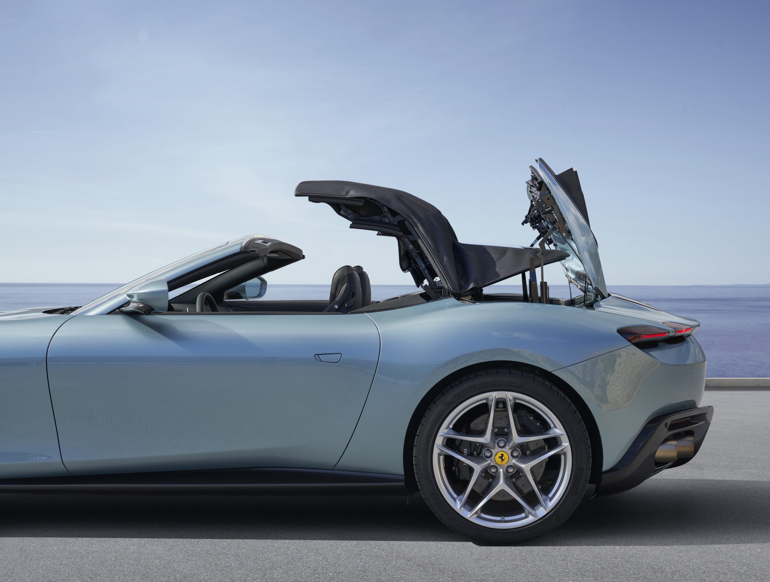 ferrari roma spider – a soft-top convertible from ferrari after 18 years