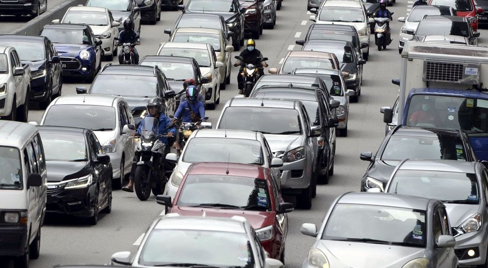 auto news, traffic jam, traffic jam malaysia, traffic congestion malaysia, traffic jam effects, traffic congestion issues, anwar: traffic jams take a major toll on productivity of malaysians