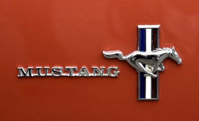 ford, mustang, 2 best used ford mustang convertible years under $10,000 in 2023