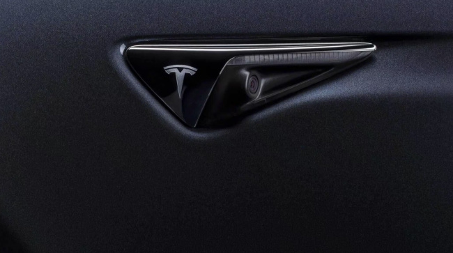 Tesla Hardware 4 shows improvements in unprotected turns