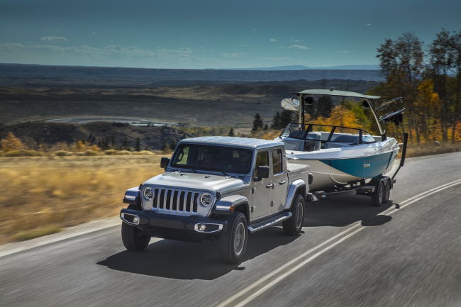 gladiator, trucks, there’s a good reason the jeep gladiator costs more than the ram 1500