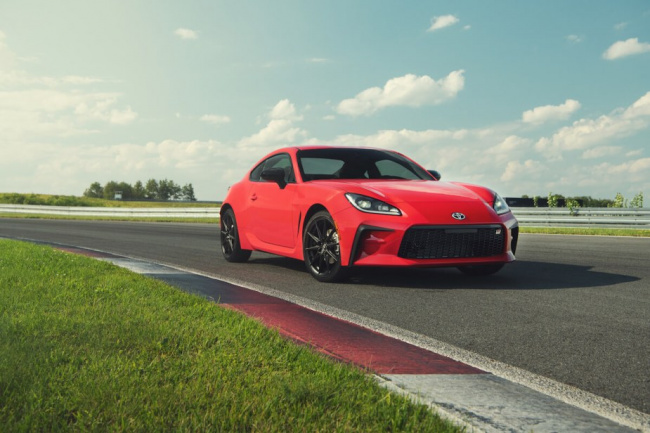 gr86, supra, toyota, can a 2023 toyota gr86 beat an older supra in a drag race?