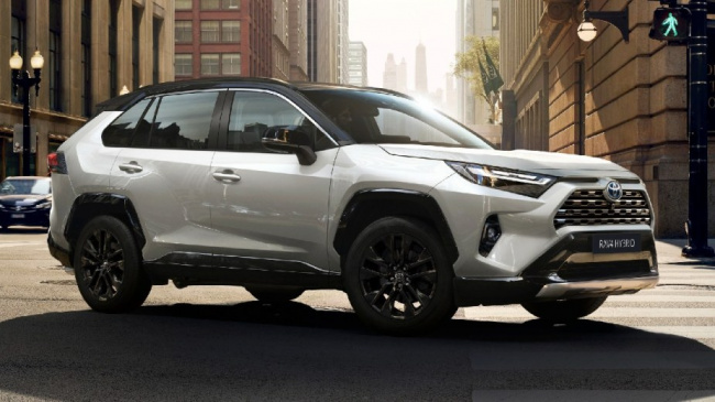 iihs, rav4, safety, small midsize and large suv models, toyota, 2023 toyota rav4 beats most competitors in new crash test