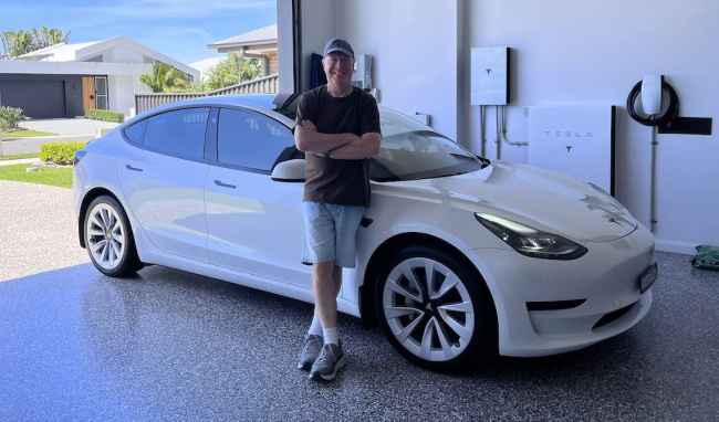 australians who’ve ordered tesla model s growing frustrated with wait times