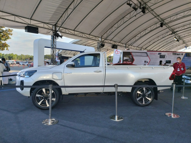 autos toyota, toyota and cjpt partners to showcase new energy vehicles in thailand