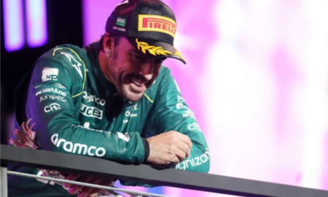 , saudi arabian gp race report: perez holds off teammate verstappen to claim victory