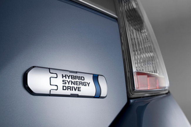 saving money, electric cars, best hybrid cars, what is a hybrid car and should you buy one?