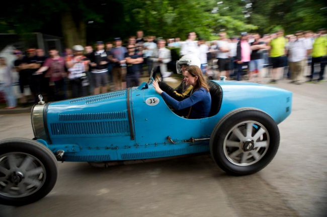 bugatti, nascar, nascar technology is 100 years behind bugatti race cars