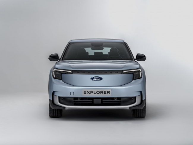 ford unveils electric explorer in europe