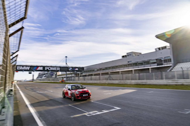 mini returns to the nurburgring with new mini jcw from bulldog racing