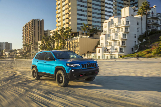 cherokee, jeep, small midsize and large suv models, the jeep cherokee is dead, sacrificed for future electric vehicle production