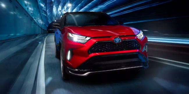 small midsize and large suv models, toyota, toyota’s most fuel-efficient suv is every ev’s worst nightmare