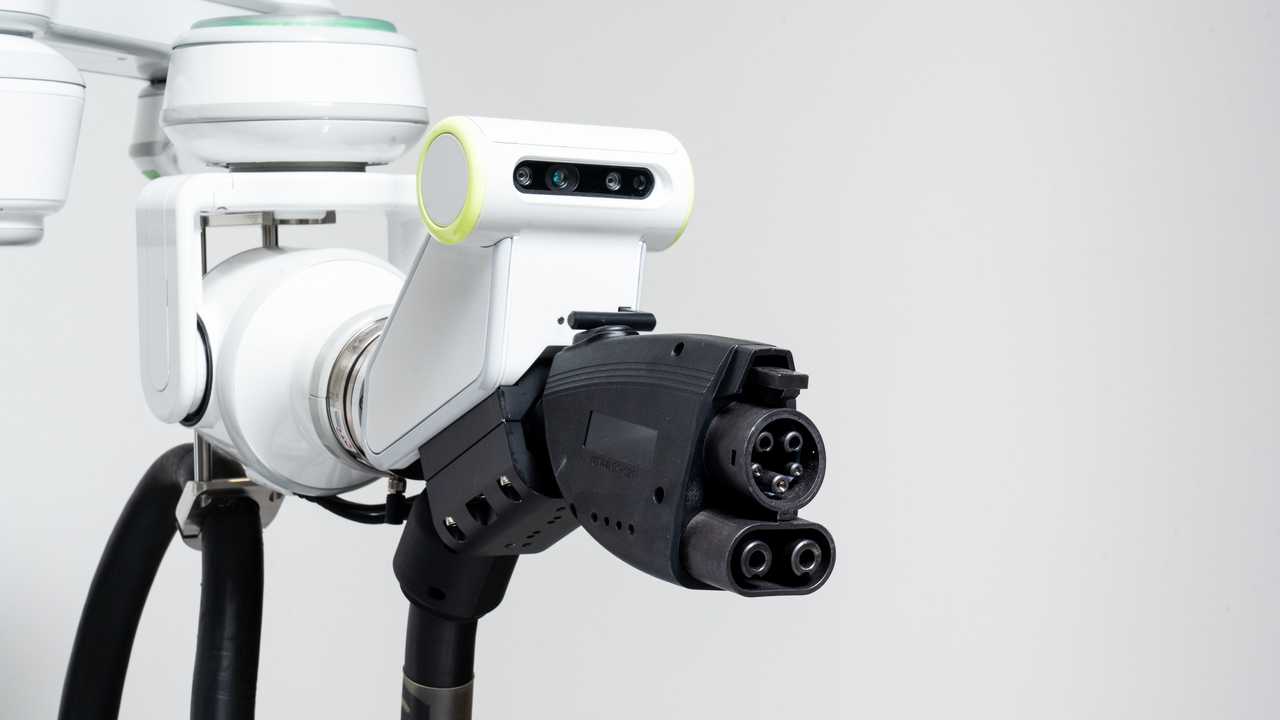 hyundai motor group presents automatic charging robot for evs