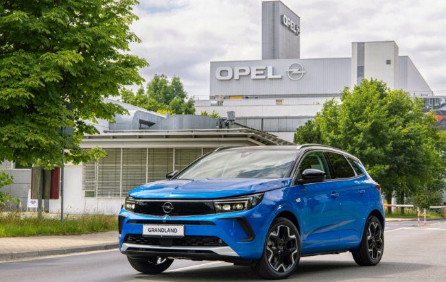 Stellantis invests $140M in Germany for electric Opel Grandland production