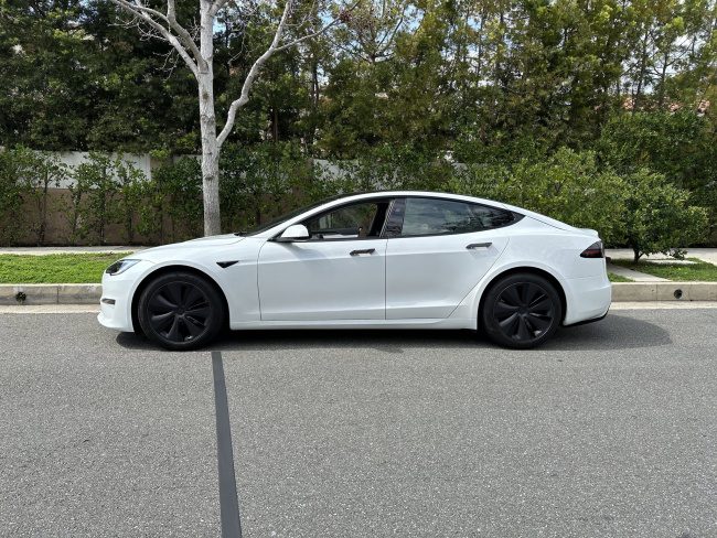 tesla showcases dragstrip mode in a new video