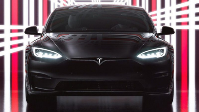 tesla showcases dragstrip mode in a new video