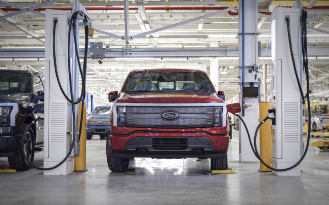 ford expects to lose $4 billion on evs in 2023