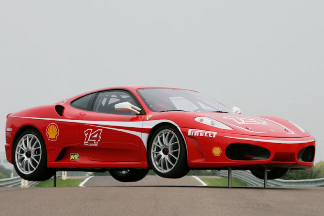 video, technology, supercars, scoop, racing-style airjacks coming to ferrari road cars