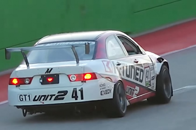 video, offbeat, watch: acura tsx performs incredible pass at the finish line while driving on three wheels