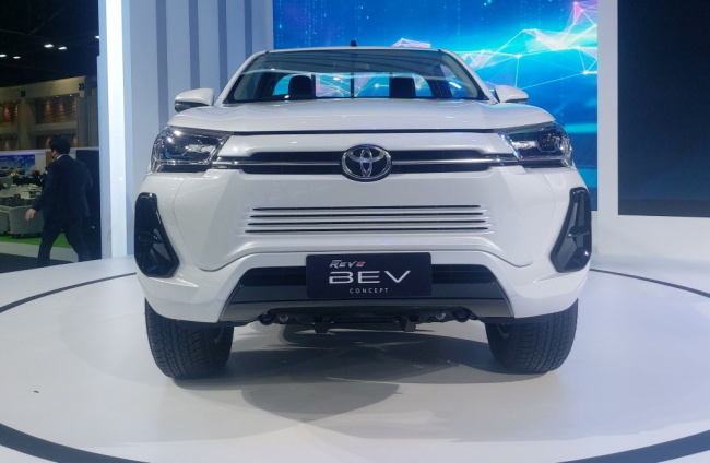 autos toyota, bangkok international motor show 2023: toyota hilux revo bev concept