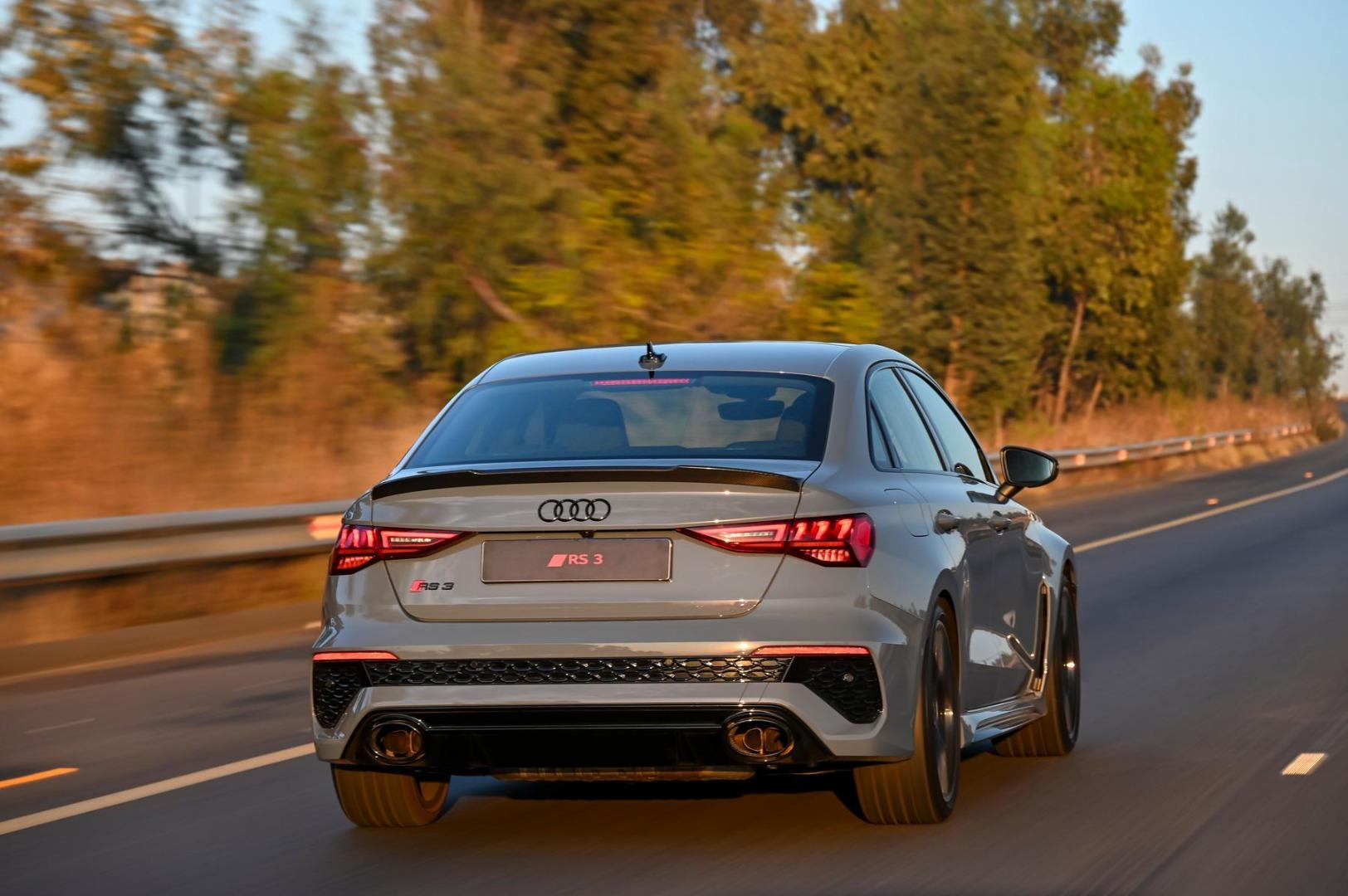 how many airbags does a audi rs3 sedan have?